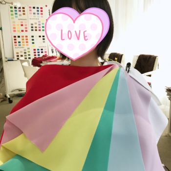 似合わない色は顔の色が違って見えた！